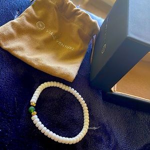 Viale Venturi white beaded bracelet